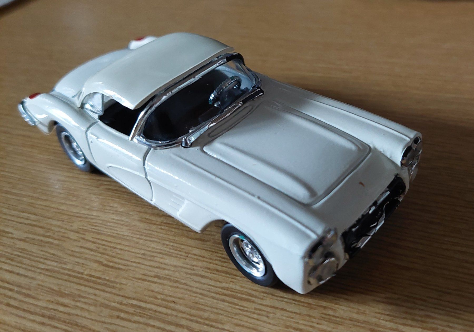Chevrolet Voitures modèles: Chevrolet Corvette 60 Modelauto weiss , stand in Vitrine – Neuf (Voir description) à Veltheim AG par fredy_richner 1