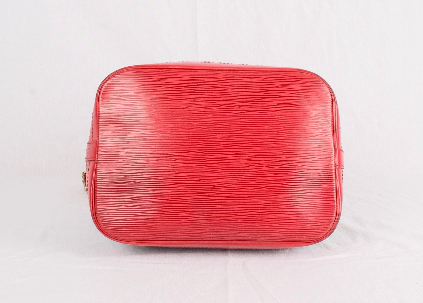 Louis Vuitton Taschen für Damen: Auth LOUIS VUITTON Noe big size epi leather. – Gebraucht aus Lausanne von Lamedusac 4