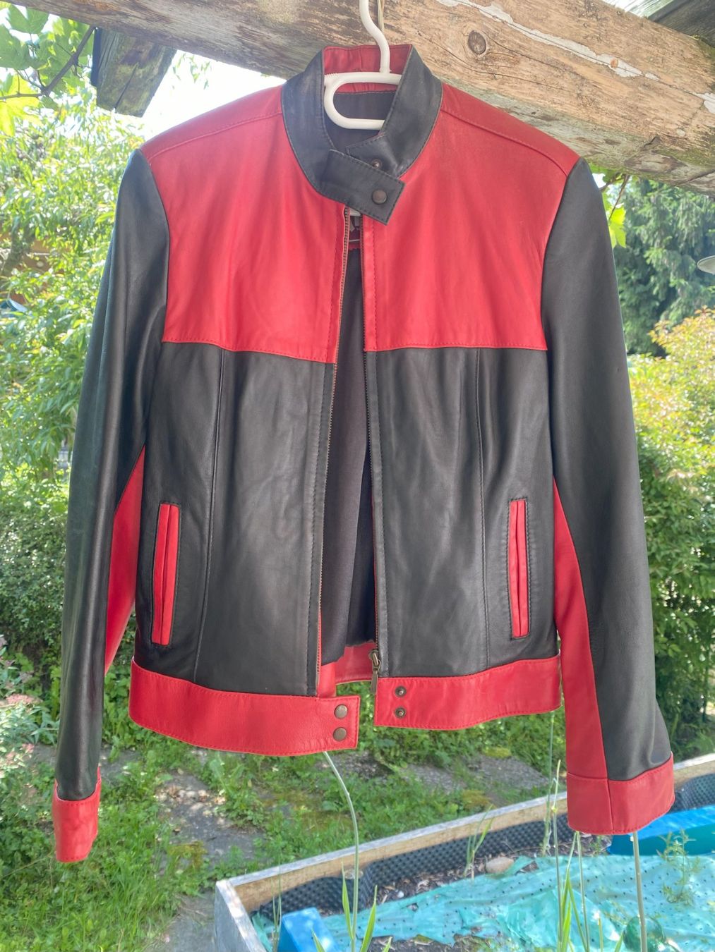 Giacche: Retro Schwarz Rote Lederjacke Grösse M – Usato da Adligenswil venduto da loritzel
