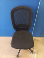 Sechs schwarze Bürostühle (alle für 80 chf)