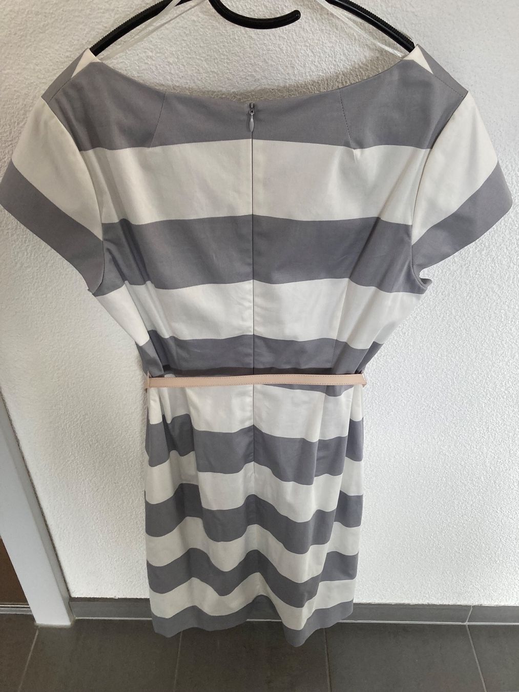 Comma Vestiti: Sommer Kleid – Nuovo e nell'imballaggio originale da Lengnau AG venduto da Yoshilein 1