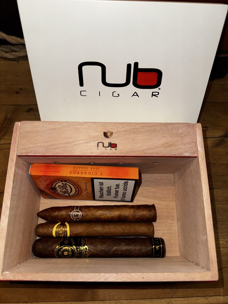Humidor per sigari: Humidor Kiste mit Zigarren Kutter & Feuerzeug – Usato da Seuzach venduto da Wolf936 8