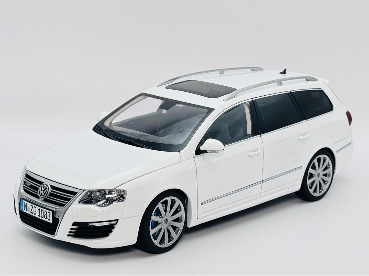 Volkswagen Modellini d'auto: 1:18 VW Passat R36 NZG – Nuovo (secondo la descrizione) da Baar venduto da Cai