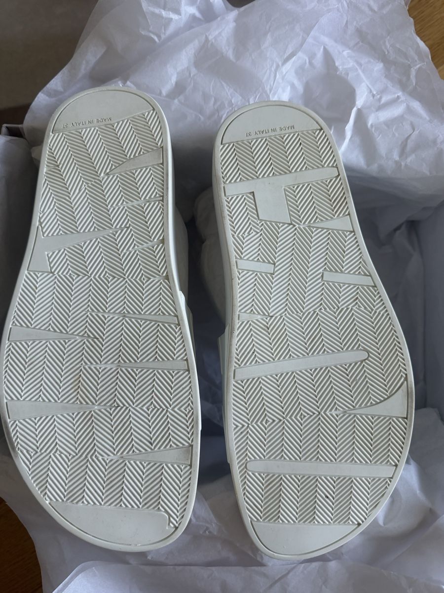 Jimmy Choo Scarpe da donna: Jimmy Choo Flip-Flops Gr.37 , weiss – Usato da Zumikon venduto da DamenFashionShop 5