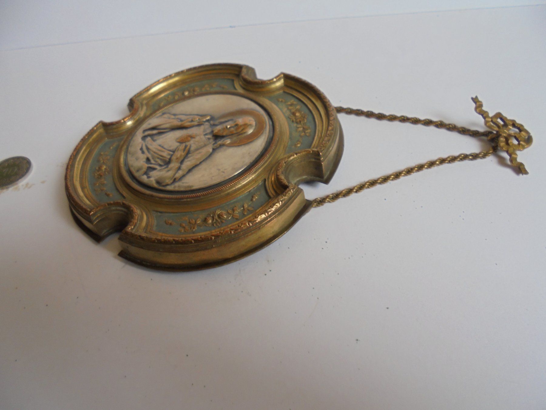 Medaillen: Antikes , grosses Medaillon mit Kette – Gebraucht aus Camorino von Hunpete 2