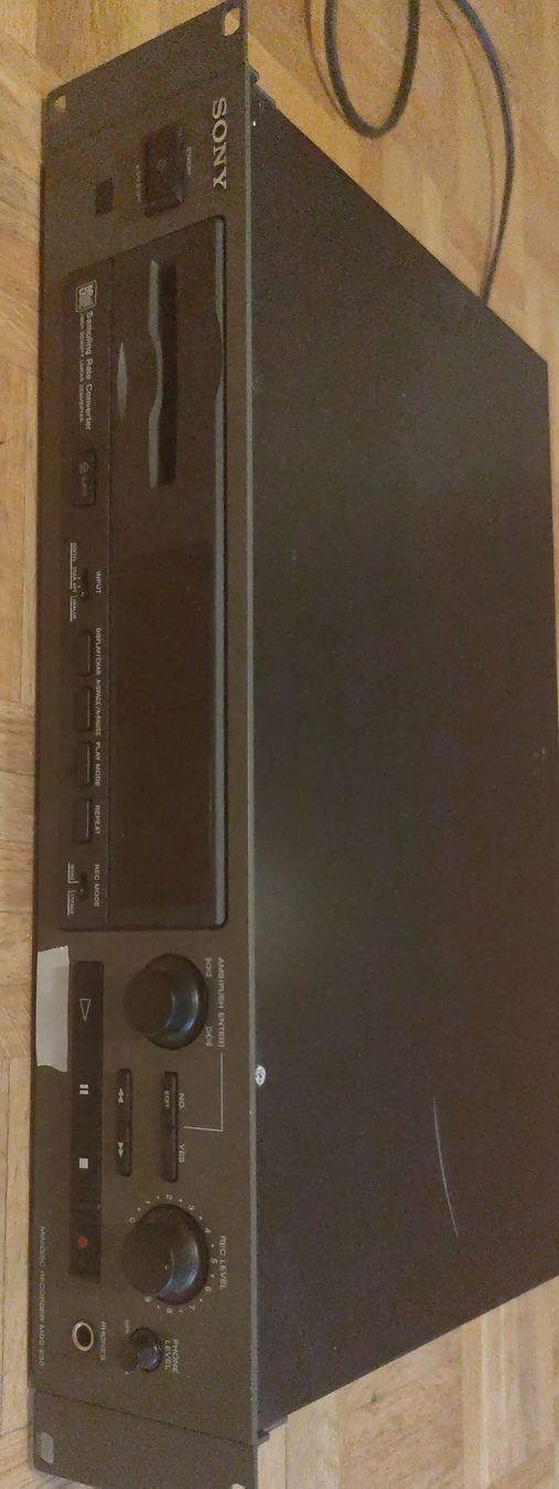 Sony Minidisc: SONY MDS-E52 MD Recorder Rackmount guter Zustand – Usato da Nidau venduto da lpilloud
