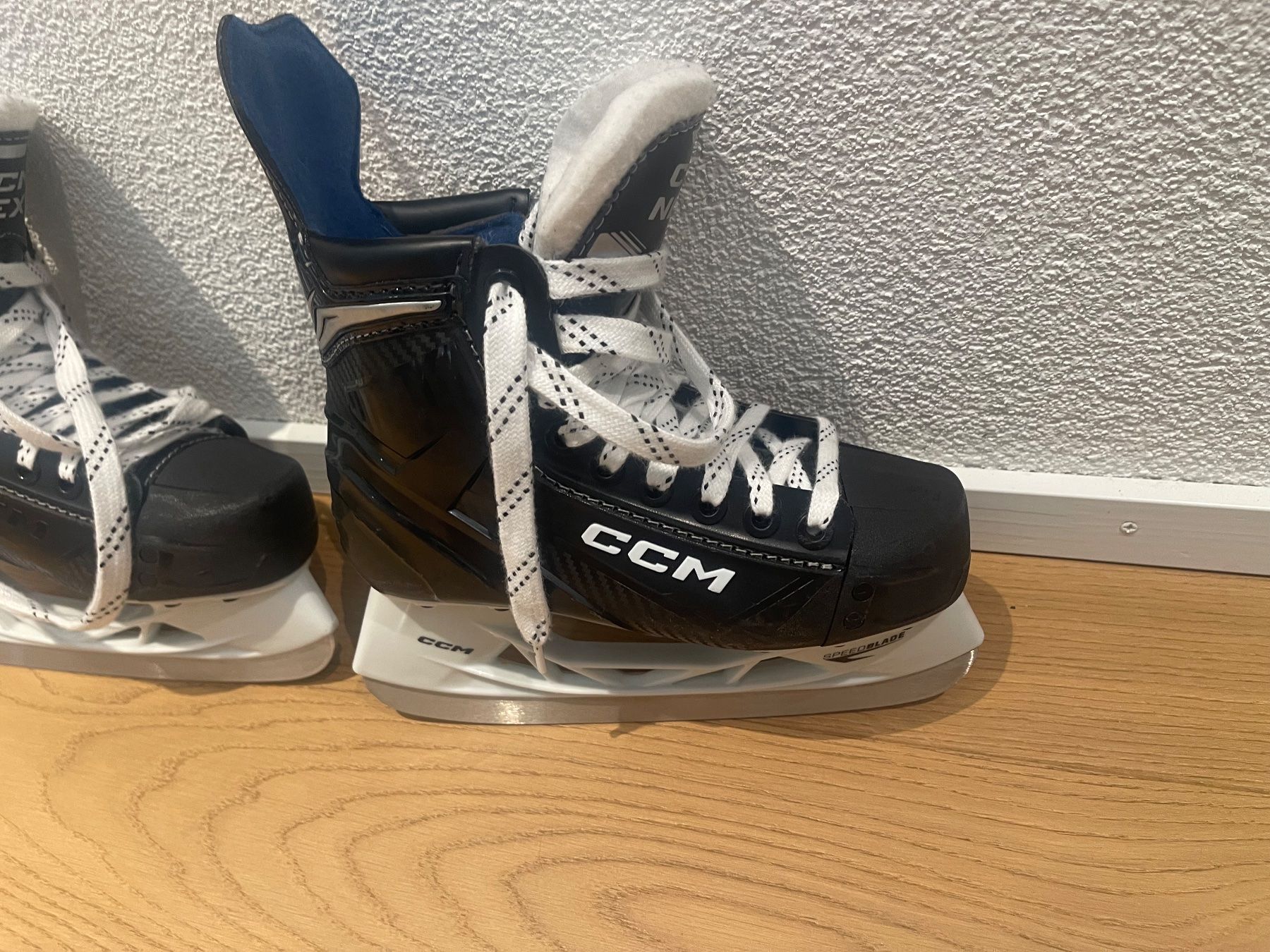 Ccm Pattini da ghiaccio: Eishockeyschlittschuhe CCM Next – Nuovo (secondo la descrizione) da Flums venduto da rggl 5