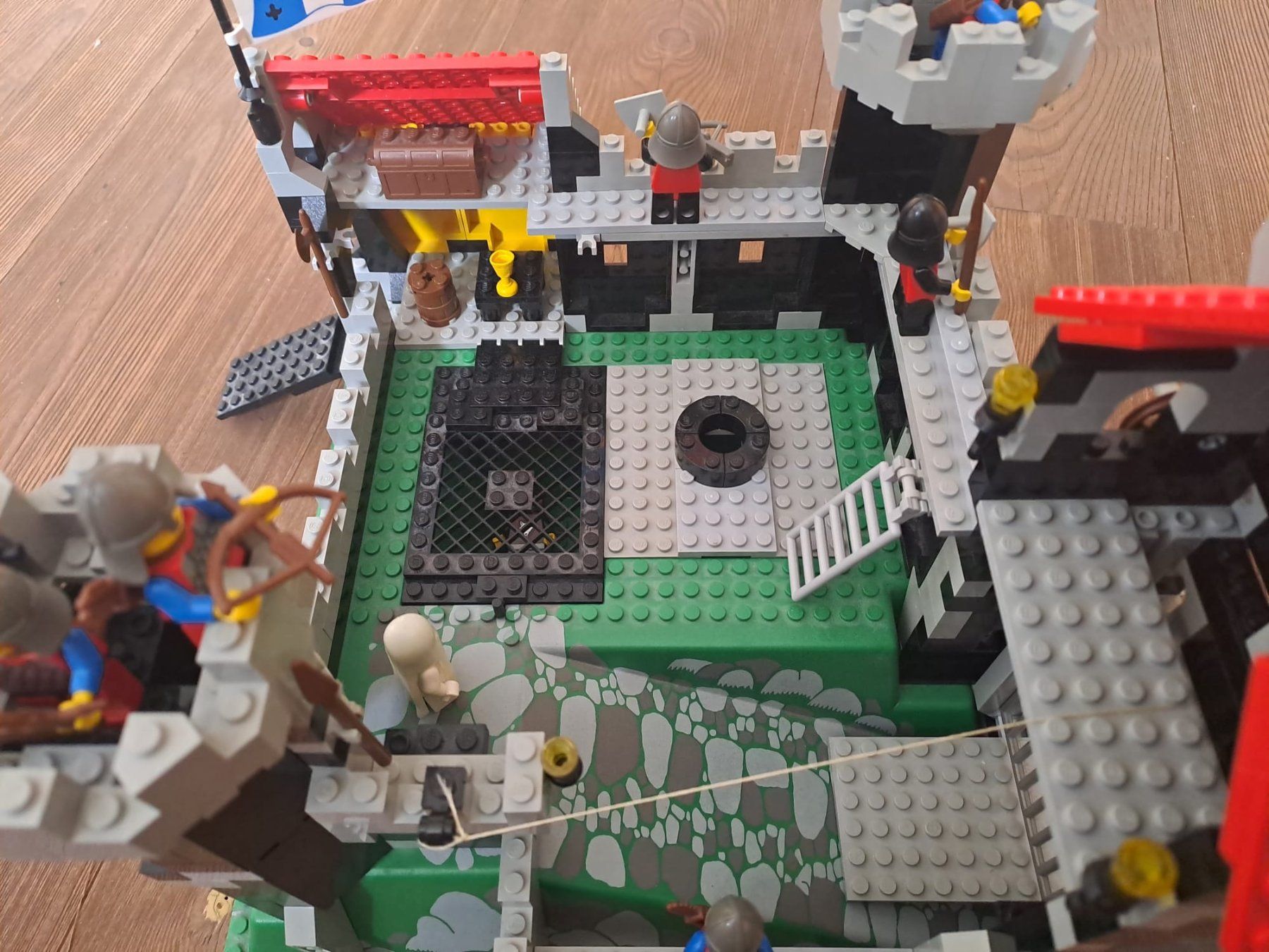 Lego Giocattoli: Lego System Burg 6086 – Usato da Leuk Stadt venduto da br__lpb6 5