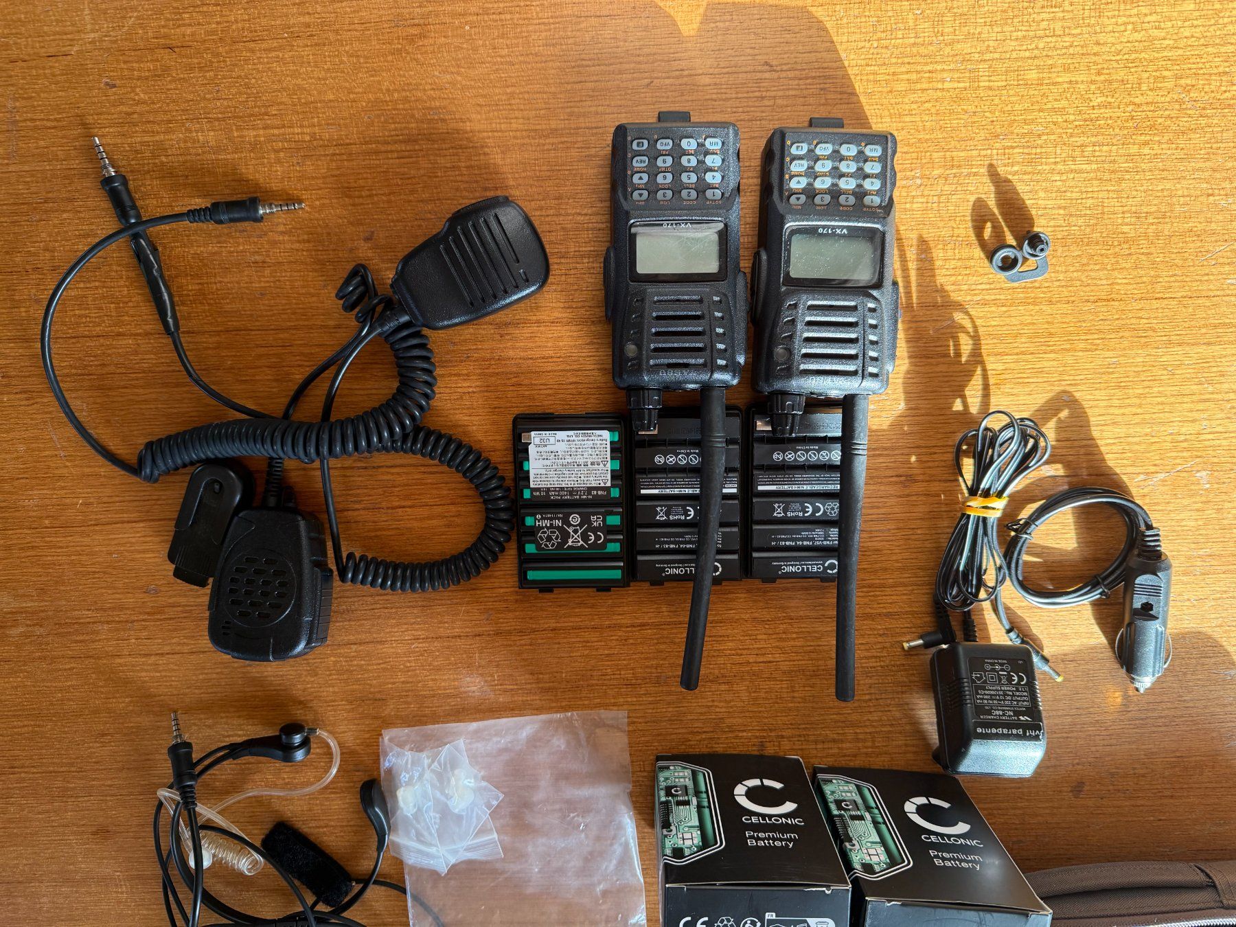 Yaesu Radiocomunicazione: Yaesu 2xVX-170 avec accessoires – Usato da Le Cerneux-Veusil venduto da Maraud01