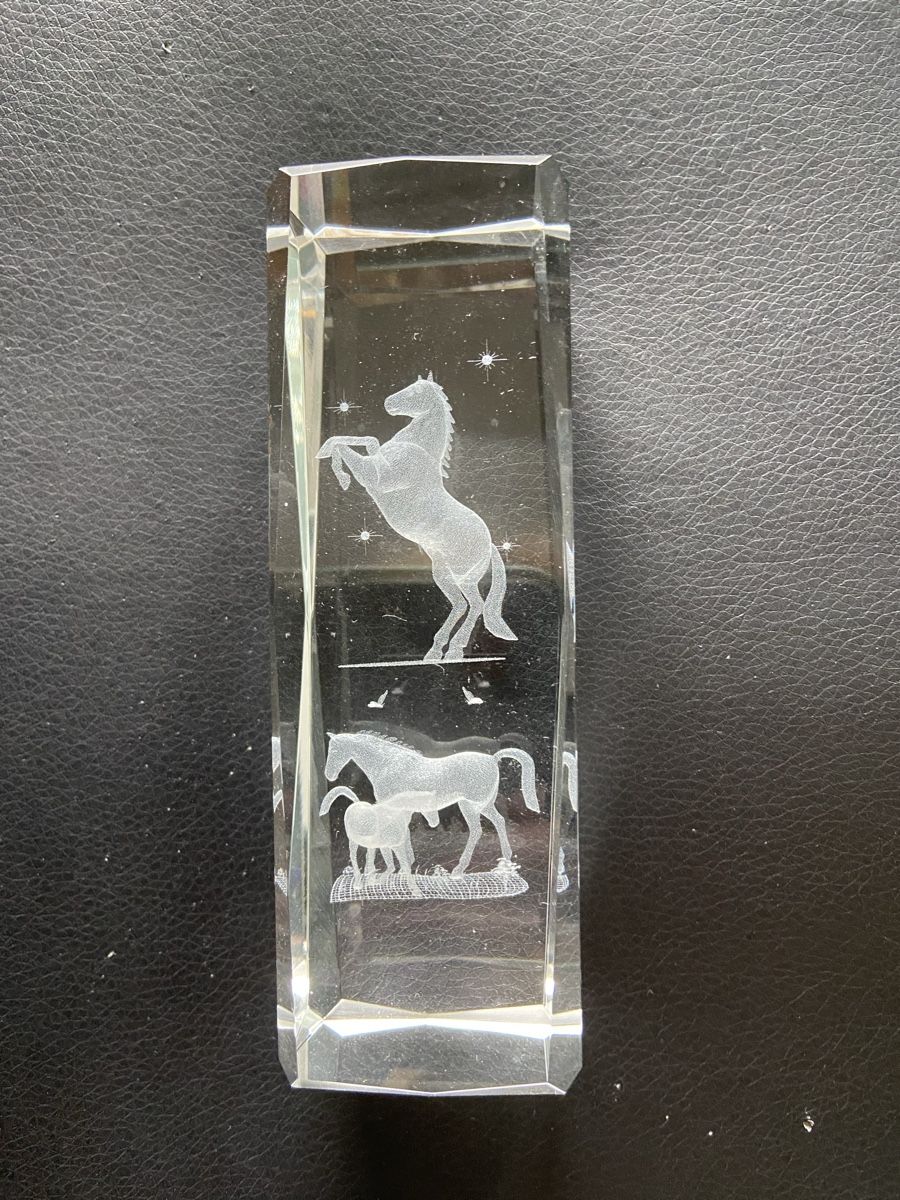 Statuette: Neue grosse Glasfigur mit 3D Pferden – Nuovo (secondo la descrizione) da Oftringen venduto da andrax 5