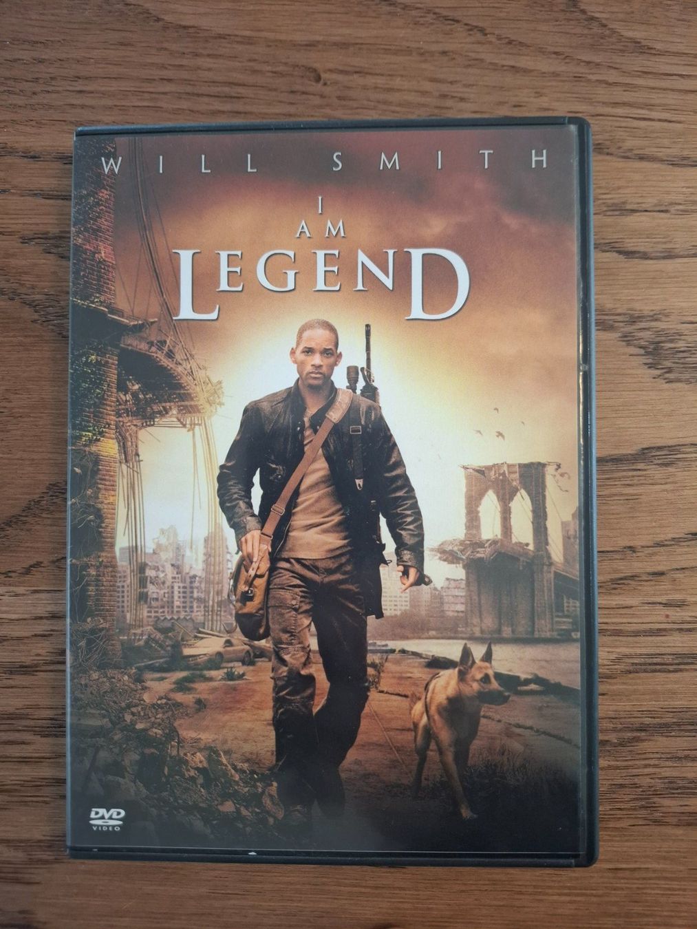 Tutti i DVDs: I Am Legend DVD - Will Smith – Usato da Kollbrunn venduto da Intervall