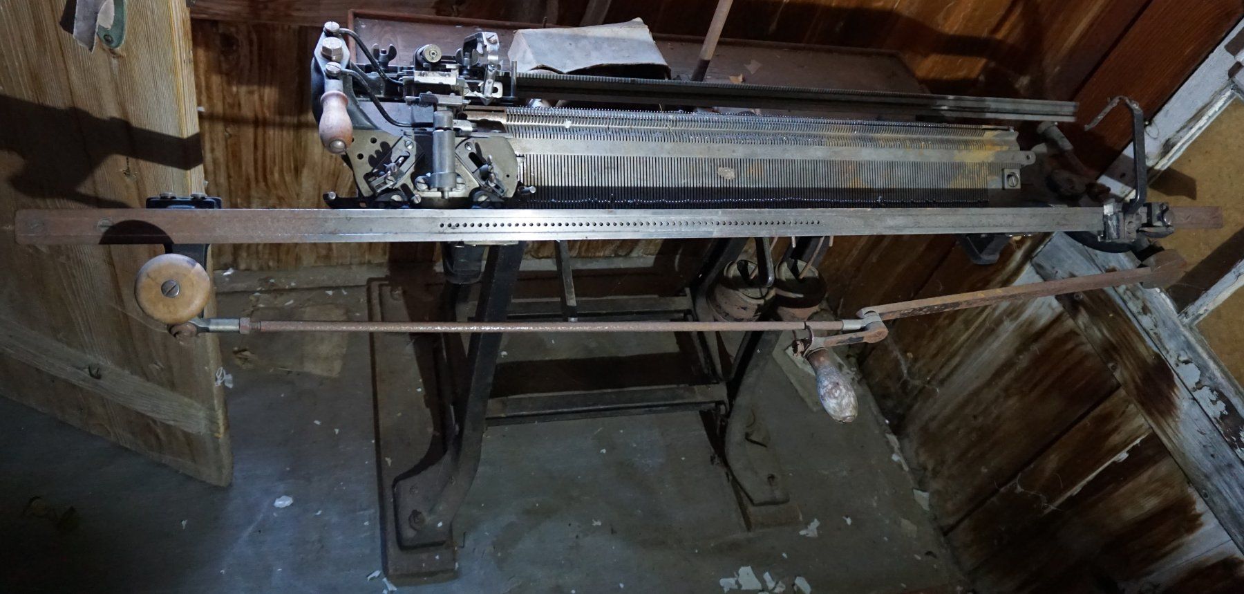 Tutte le macchine: Strickmaschine manuell – Usato da Bern venduto da reb_crl9