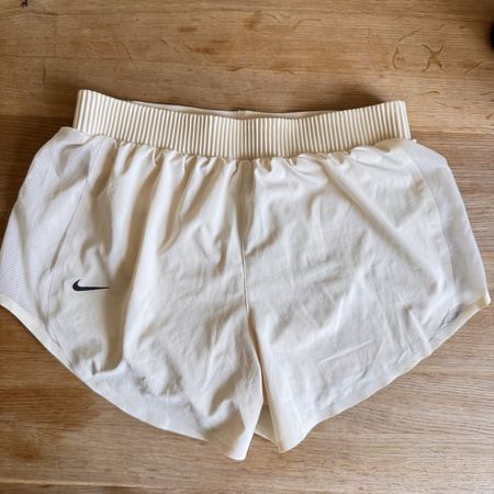 Super schöne beige Nike Shorts Gr. S