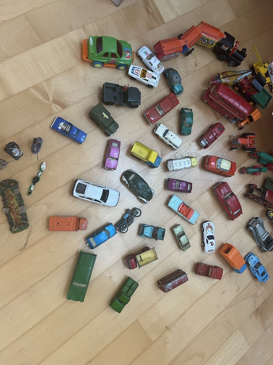 Matchbox Modellautos: Grosse Sammlung Modellautos Matchbox Corgi Dinky Toys – Gebraucht aus Dörflingen von petite.ella