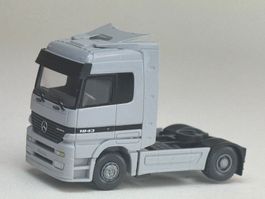HR-Wiking Mercedes Actros Zugmaschine lichtgrau