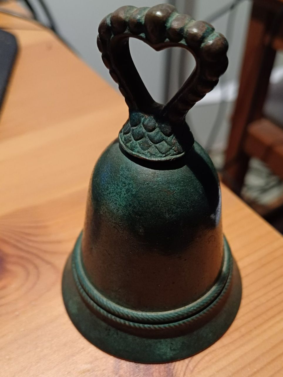 Campanacci mucche: Antike Glocke mit Herz-Griff, Bronze – Usato da Zürich venduto da carolina71 1