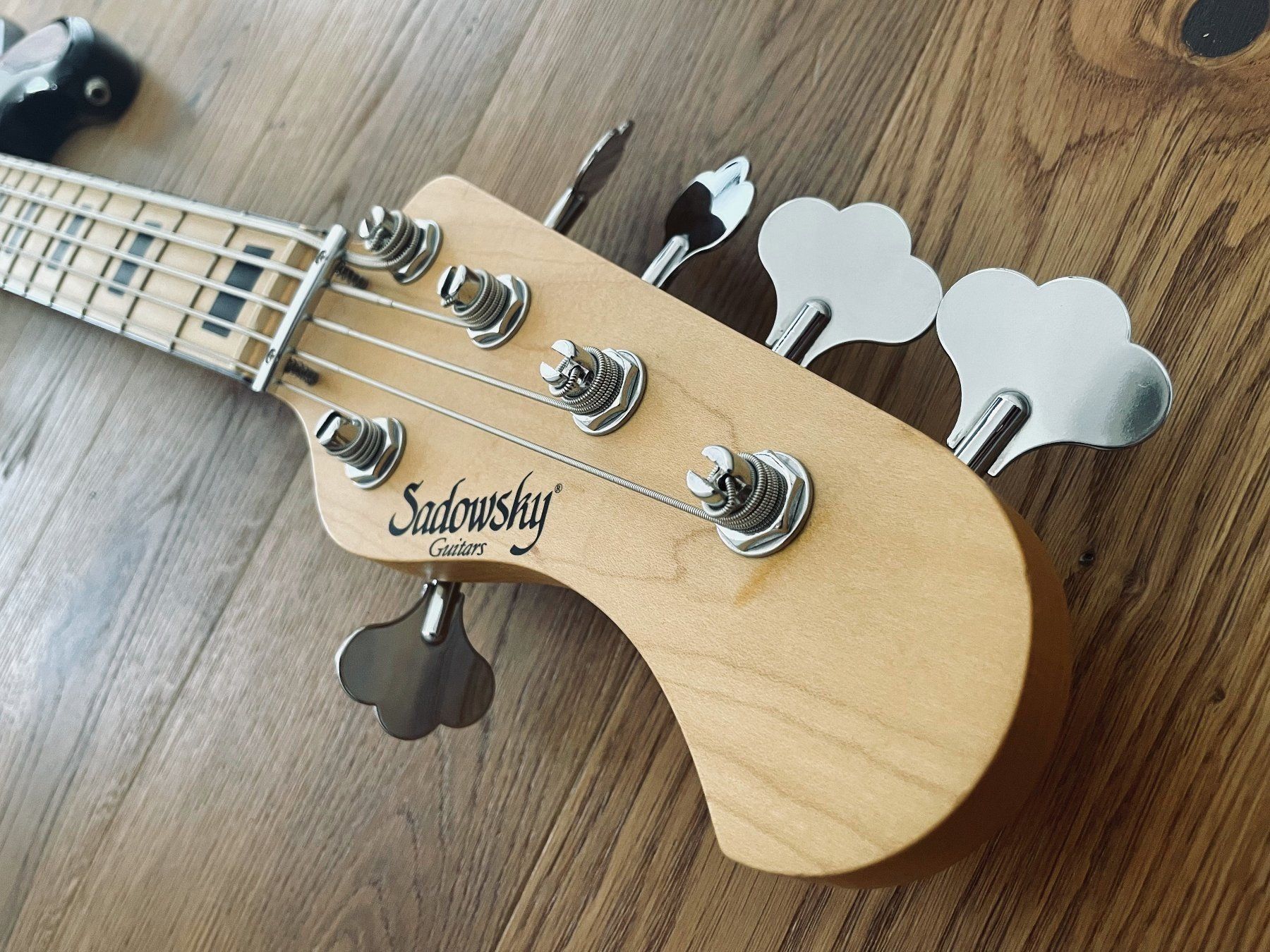 Sadowsky Musikinstrumente: Sadowsky UV70 Metro 5 String Bass – Gebraucht aus Boswil von HairyCloset 5