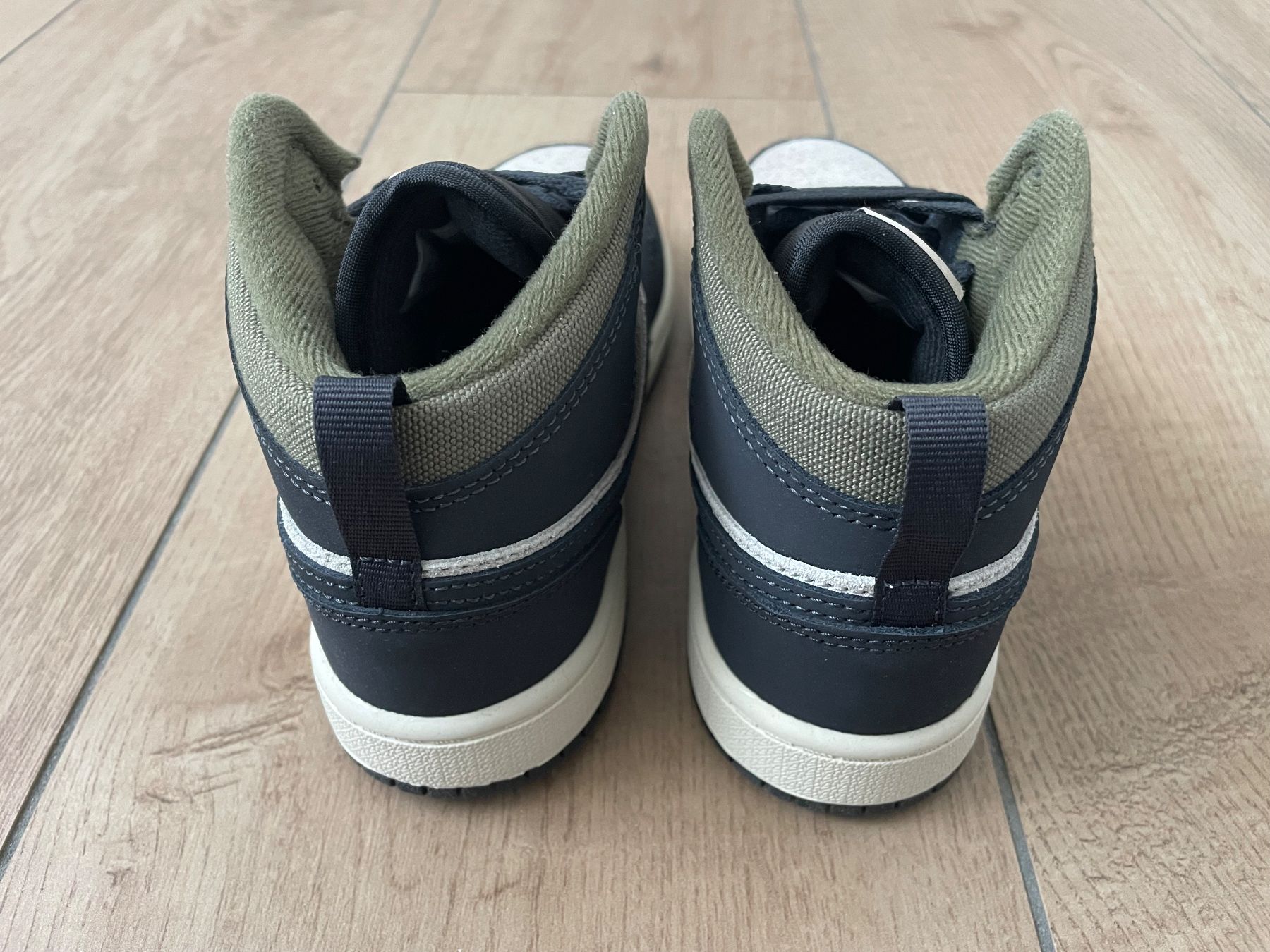 Jordan Scarpe per ragazzi: Nike Jordan 1 Mid Gr. 33 NEU – Nuovo e nell'imballaggio originale da Waltenschwil venduto da hansnine 4
