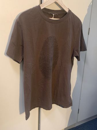 T-Shirt tarzan braun mit Fingerabdruck