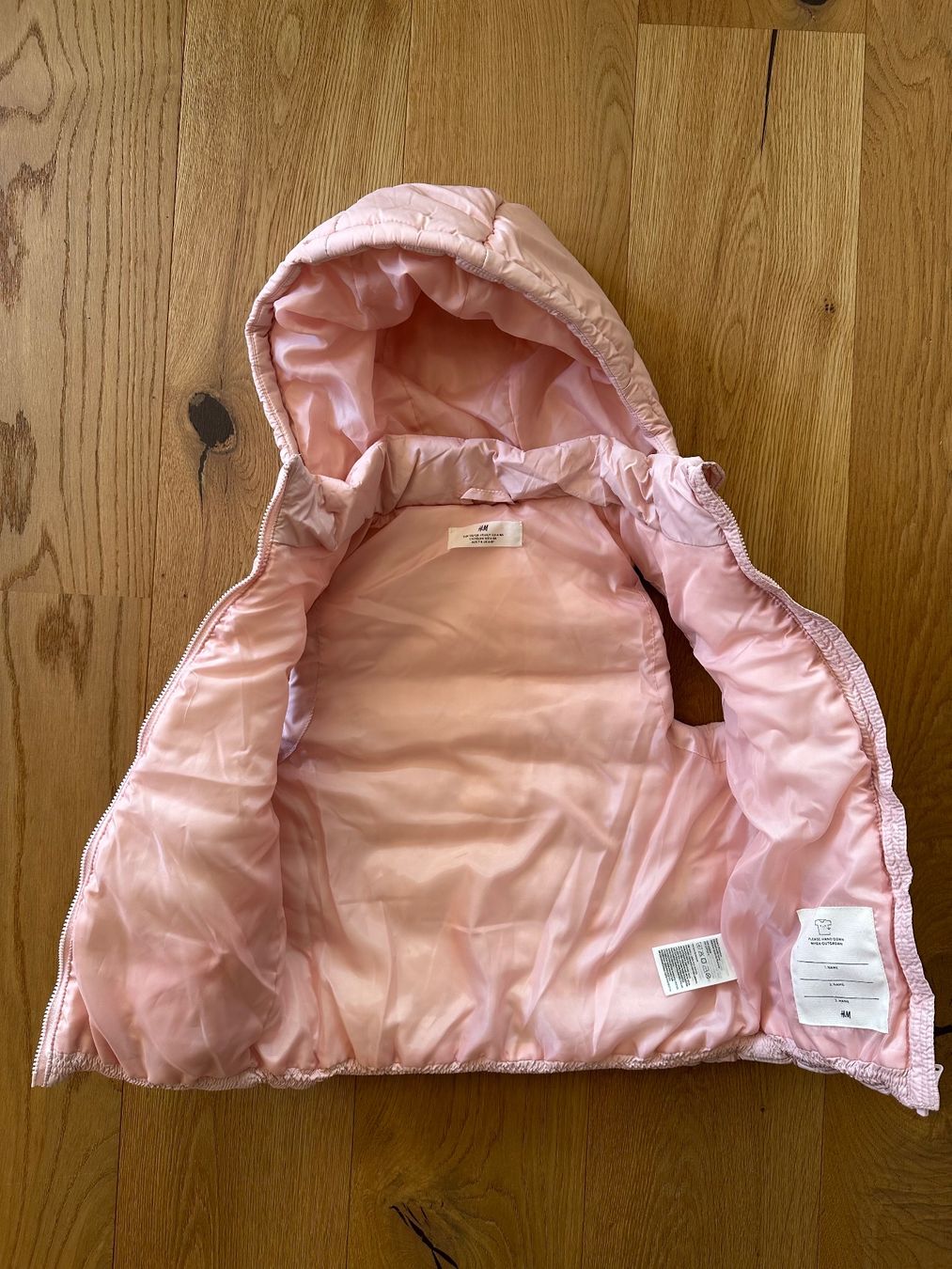 H&M Altro abbigliamento per bambina: Weste rosa in Gr. 122/128 – Usato da Staldenried venduto da Chleeblattji 2