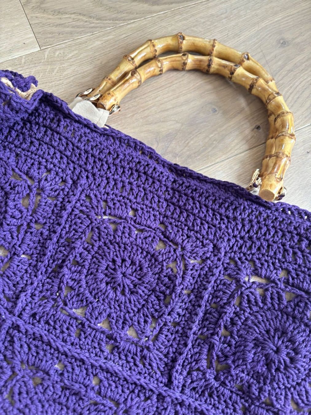 Borse da donna: Sac crochet violet anse en bois – Nuovo (secondo la descrizione) da Genève venduto da bha_jcf5