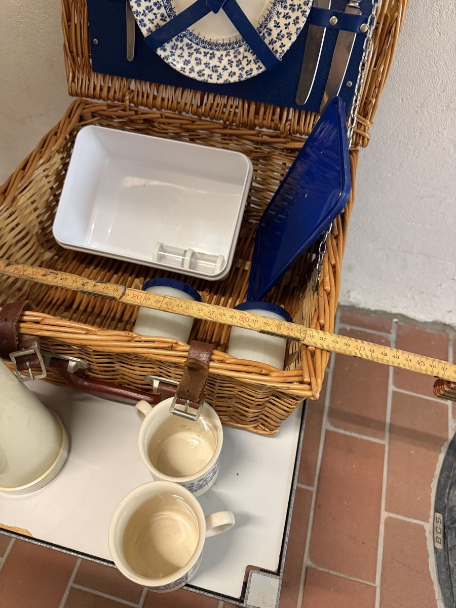 Set di piatti: PICKNICK KORB  – Usato da Basel venduto da zove 3