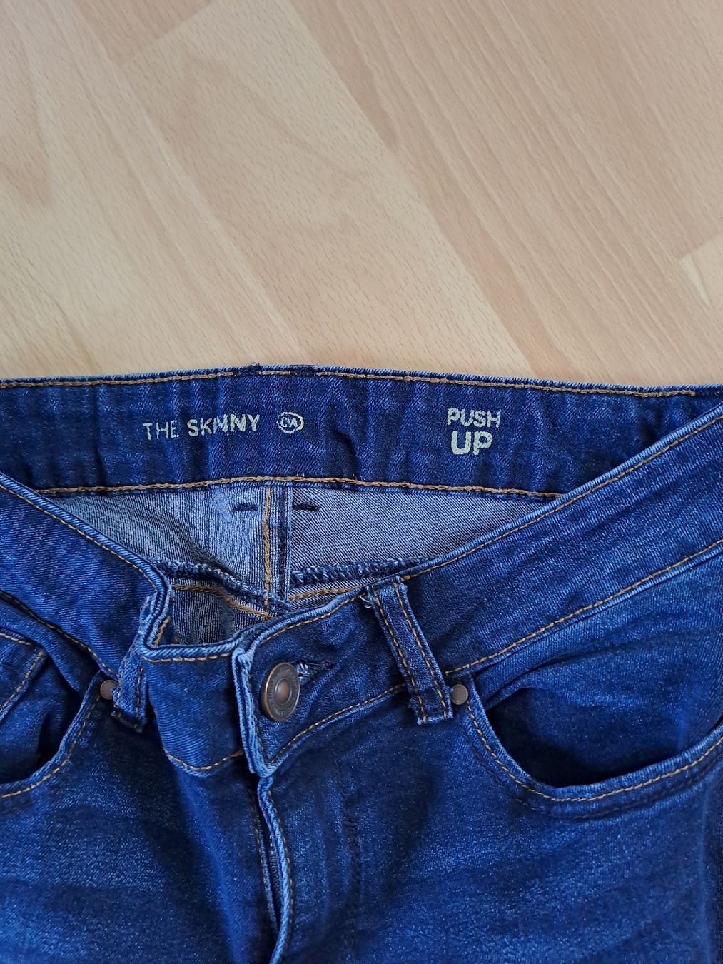 Lotti di vestiti: Skinny-Jeans Kleiderpacket gr. 34 – Usato da Rothenburg venduto da 123odermatt 1