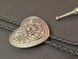 38) Bolo-Tie Westernkrawatte Herz Blüte Silber