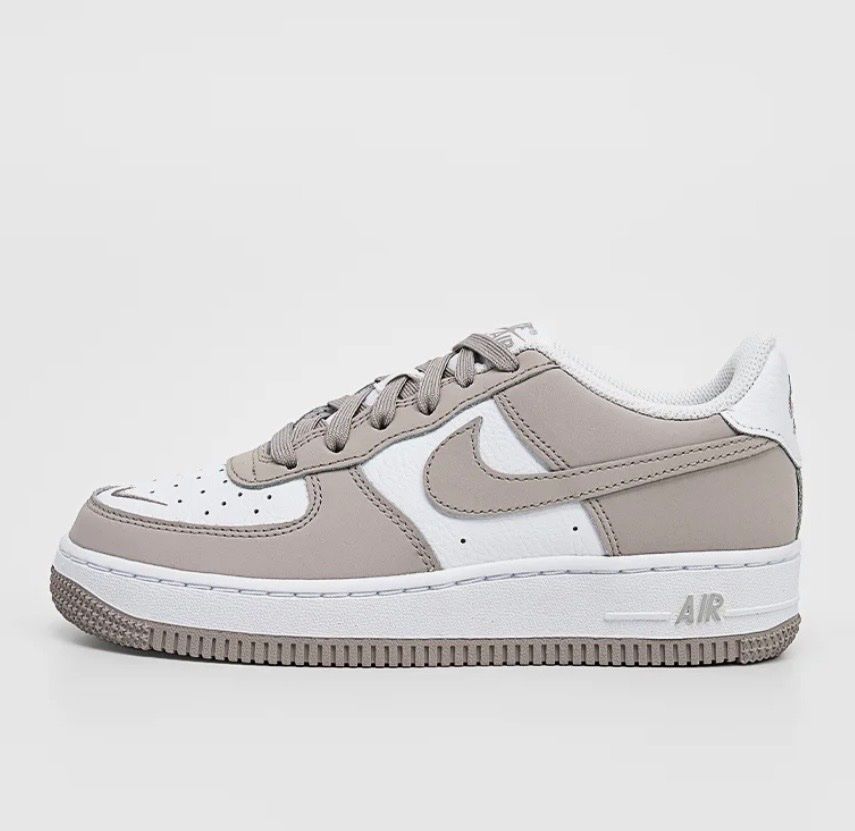 Nike Chaussures hommes: Nike Air Force 1 Gr. 38.5 NEU – Neuf (Voir description) à Waltenschwil par hansnine 1