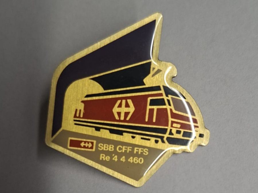 Plaketten & Abzeichen: Pin SBB Zug - Box 49 – Gebraucht aus Köniz von Pinscollect