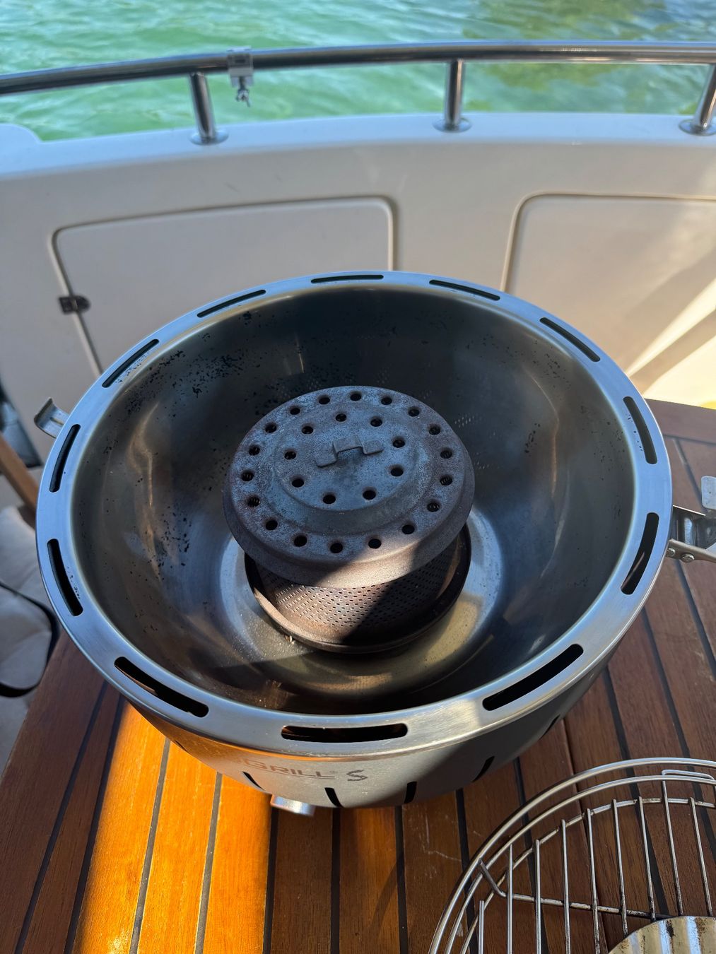 Lotusgrill Grills: Lotus Grill S – Gebraucht aus Sissach von Sinom 3