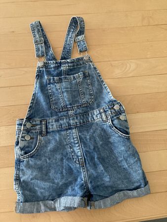 Kurze Jeans-Latzhose