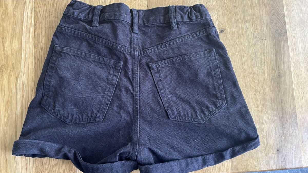 Pull&Bear Hosen: Jeansshort Pull & Bear schwarz Gr32 – Gebraucht aus Biel-Benken BL von BelginE 1