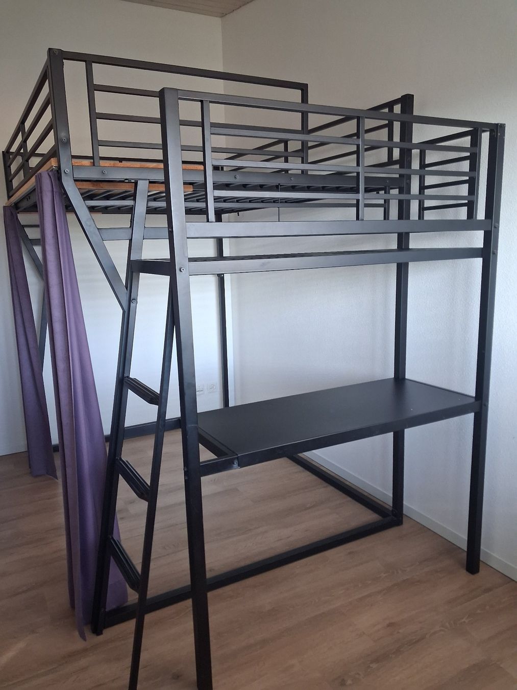 Lits: Lit mezzanine en métal – D'occasion à Thierrens par Tbox