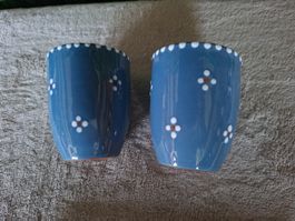 2 schöne Ton-Tassen blau mit weissen Punkten, handgemacht