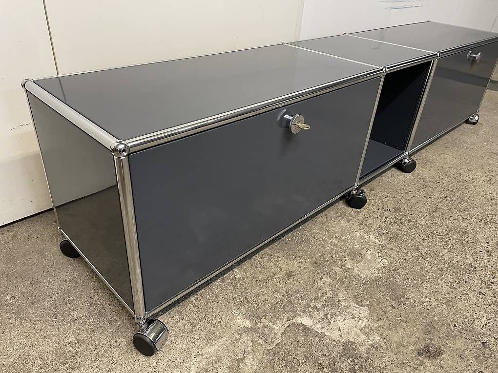 USM Mobili TV: Usm Haller Lowboard / TV Möbel Anthrazit – Usato da Basel venduto da M.Secondhand 1