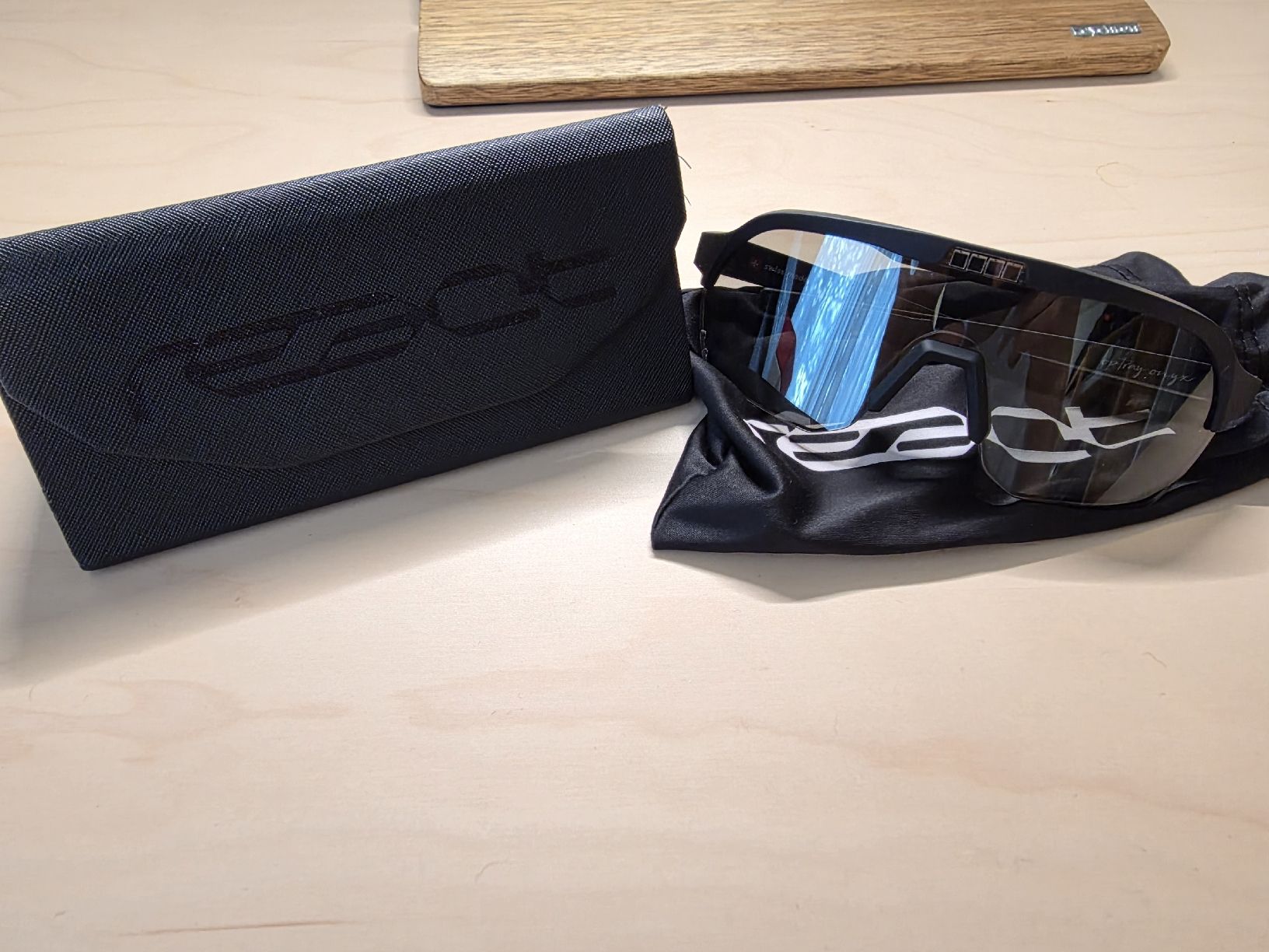 Lunettes & Verres: React Sonnenbrille Schwarz – D'occasion à Bäretswil par xxflockixx