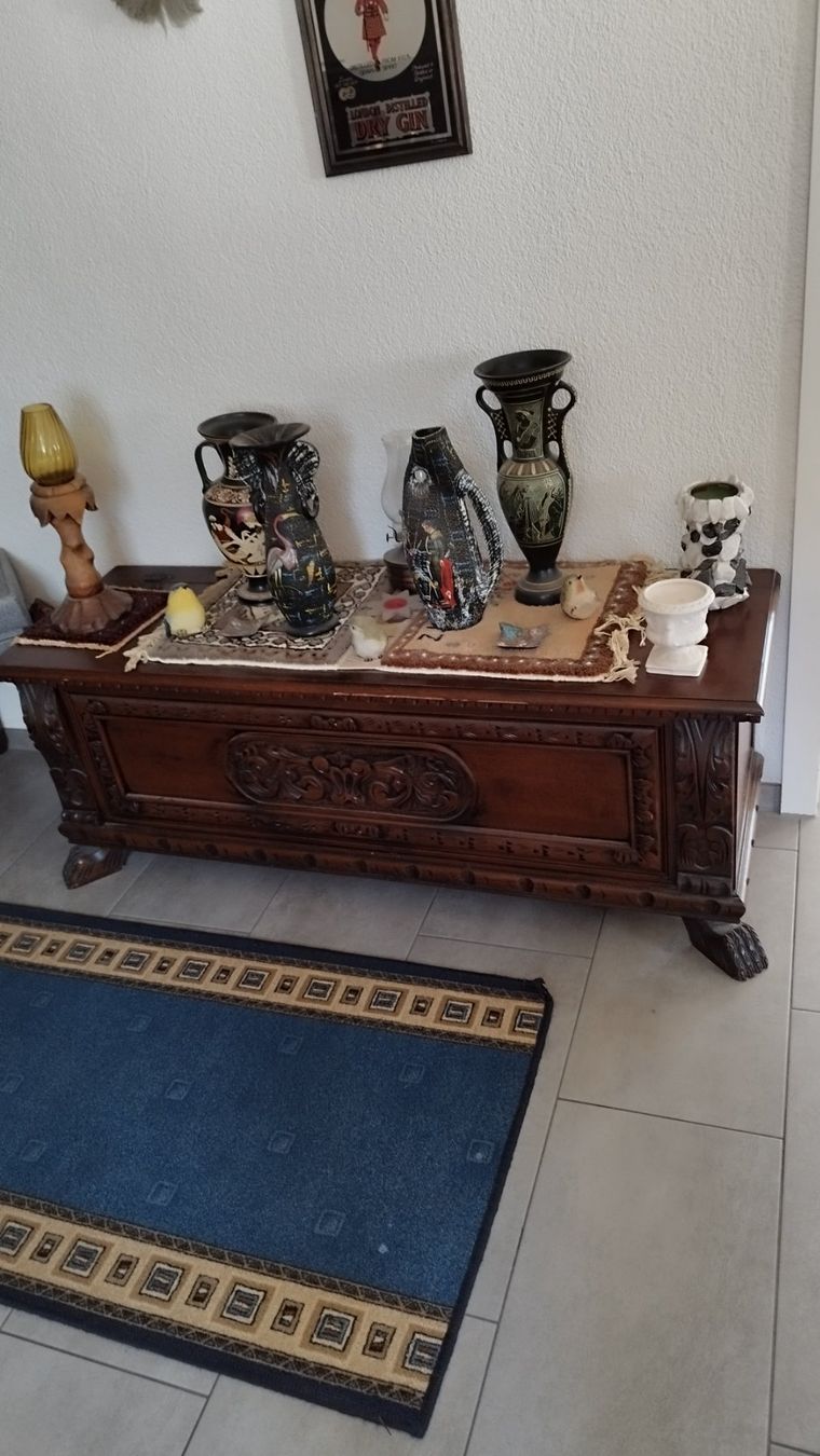 Kommoden: Spanisches Sideboard/Truhe massiv Holz – Gebraucht aus Bassersdorf von Xy650