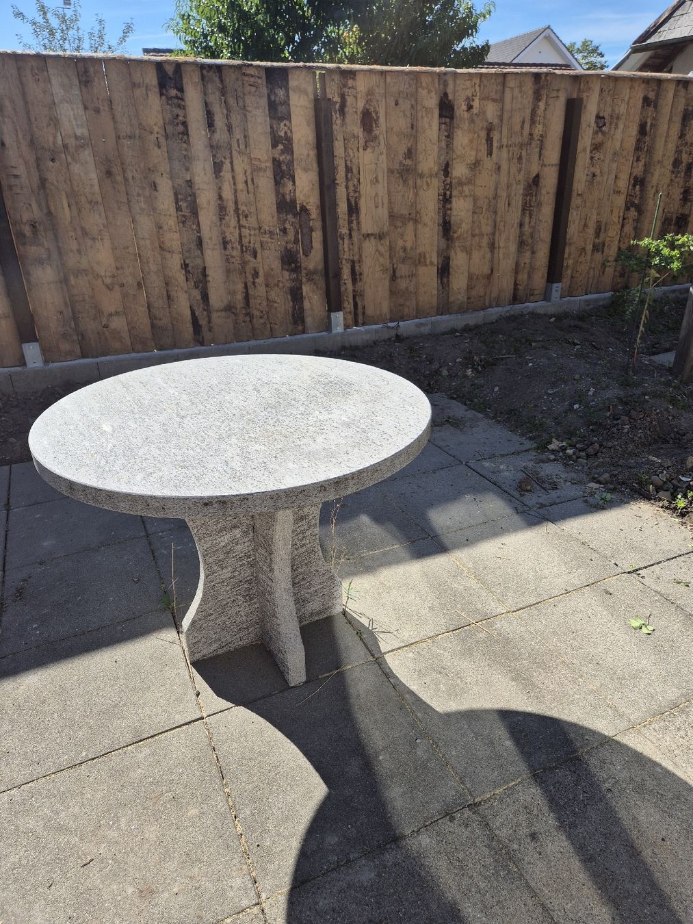 Tables: Granittisch rund – D'occasion à Herzogenbuchsee par Cyberone 2