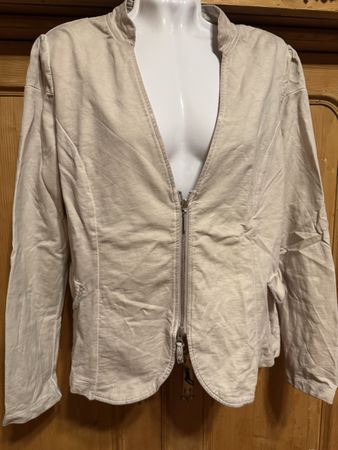 Nile Essential Jacke in Beige, Grösse L/XL - Top Zustand!