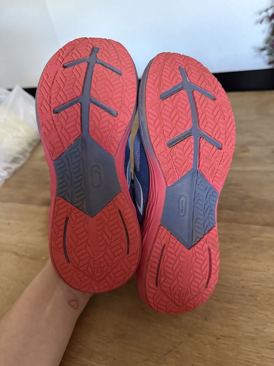 Decathlon Scarpe per ragazze: Turnschuh Gr. 34 Decathlon – Usato da Flüh venduto da domiri 1