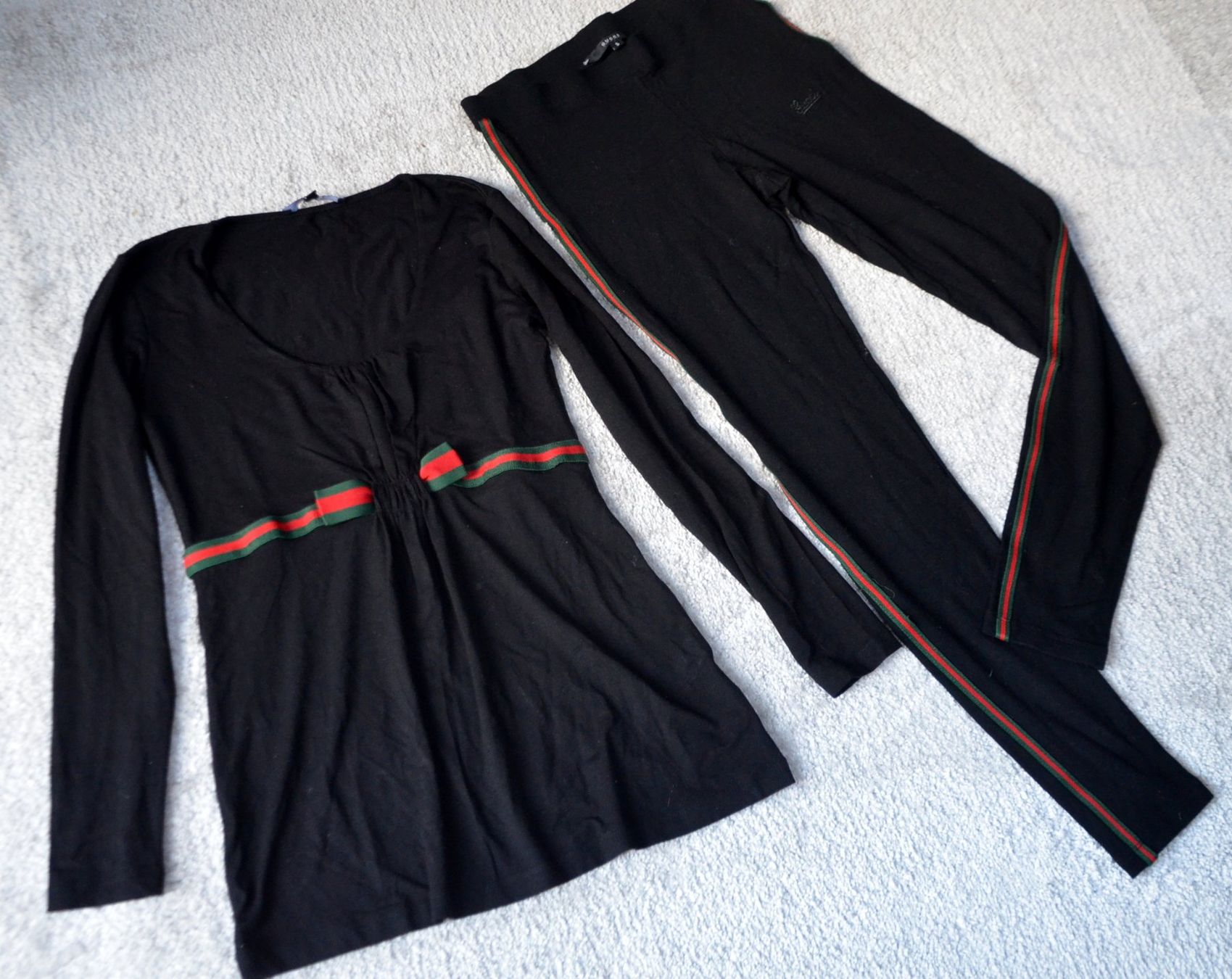 Gucci Kleiderpakete: Gucci Bluse und Leggings / Ensemble Gucci .S – Gebraucht aus Collonges von Auganien 1