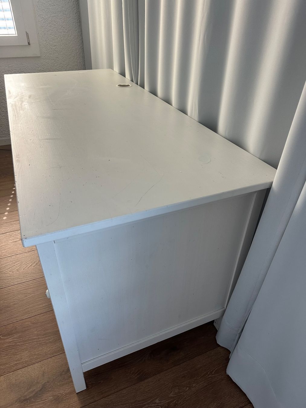 Ikea Scrivanie: Schreibtisch Ikea abgenutzt – Usato da Horw venduto da irs_vy65 1