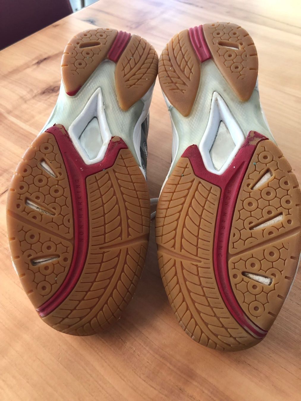 Scarpe da donna: Gut erhaltene Turnschuhe, Grösse 39, Weiss – Usato da Kaltbrunn venduto da lagone1 3