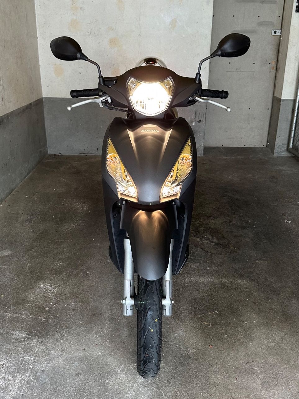 Honda Strada: Honda Vision 110 ccm NSC 110 – Usato da Zürich venduto da flachr 2