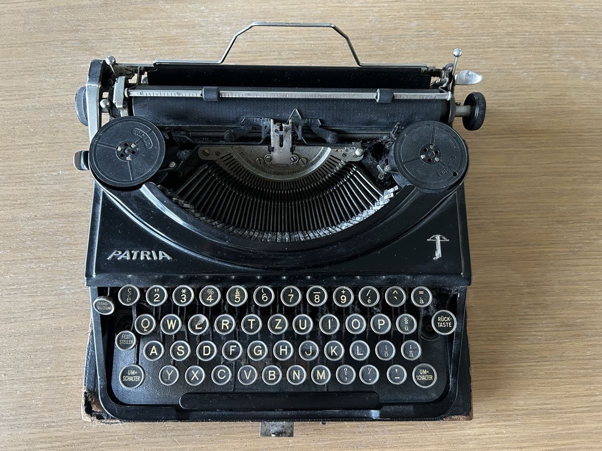 Macchine da scrivere: Macchina da scrivere Patria nera – Usato da Coldrerio venduto da ari_d9py 1
