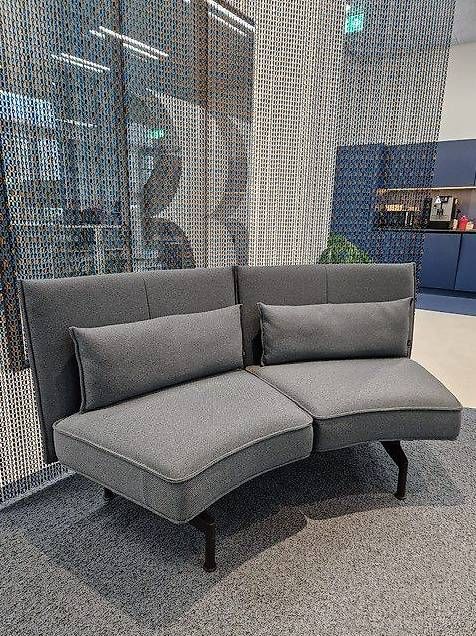 Vitra Divani: 2er Sofa grau/blau melange – Usato da Opfikon venduto da Steiger24
