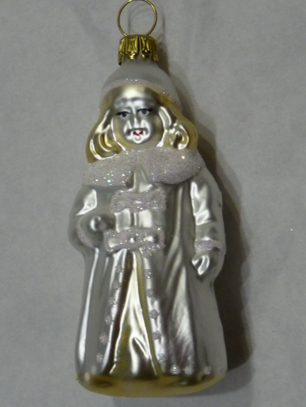 Toutes les décorations: Mädchen mit elfenbeinfarbenem Kleid Christbaumschmuck – Neuf avec emballage d'origine à Alpnach Dorf par marvo