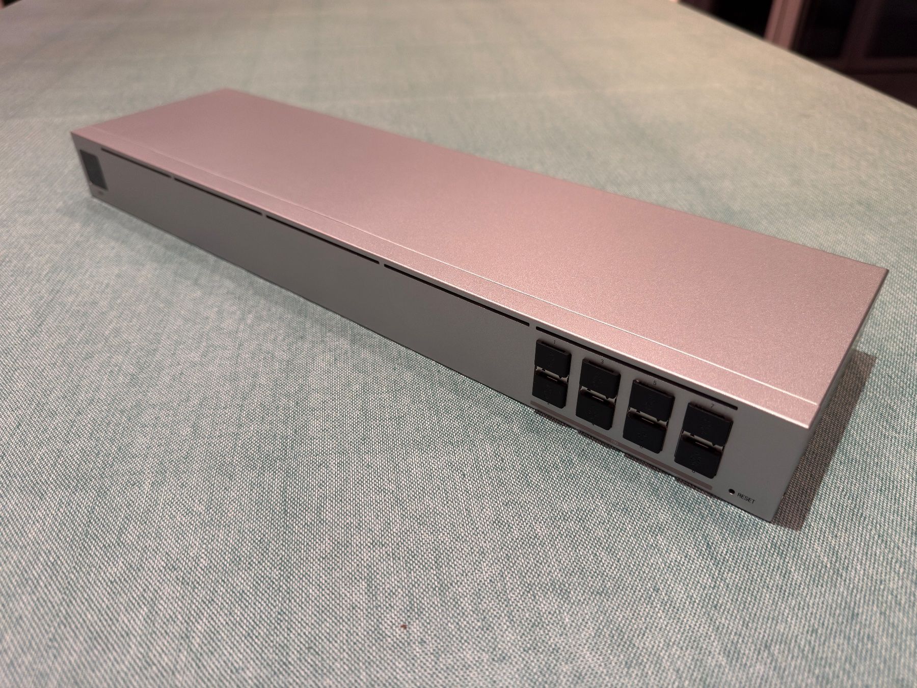 Ubiquiti Hub & Switch: Ubiquiti UniFi Switch Aggregation USW-AGGREGATION, 8x SFP+ – Usato da Sins venduto da Sb350