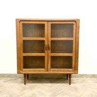 Mid Century dänische teak Vitrine by DYRLUND
